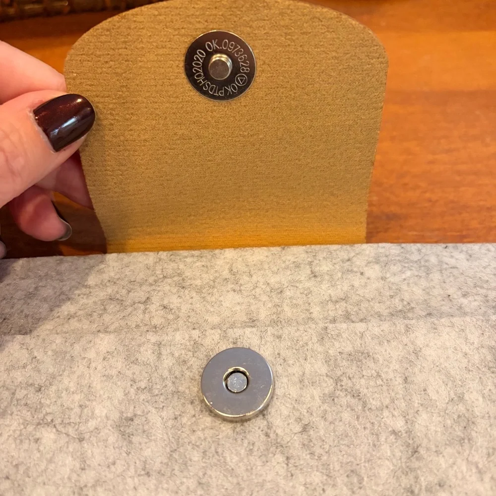 NWOT Universal Laptop + Tablet Sleeve Gray Felt /Brown Pleader Promotional Gift